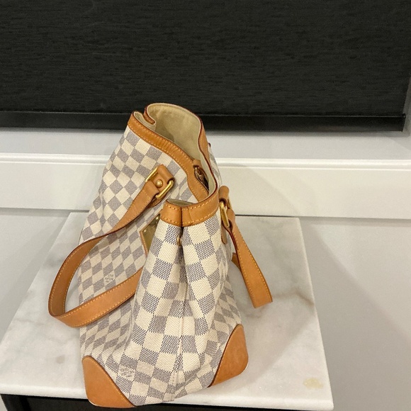 Louis Vuitton - Picture 7 of 7